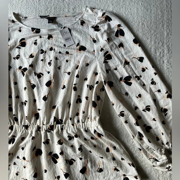 NEW Ann Taylor white blouse with black & tan floral/leaf design, size small - Picture 5 of 8
